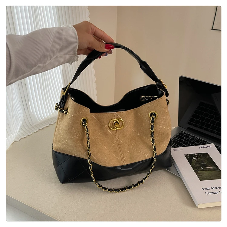 

Fashionable Tote Bag for Ladies Made of Premium Leather, Large Main Compartment and Zipper Closure By Luxury Brand for Work