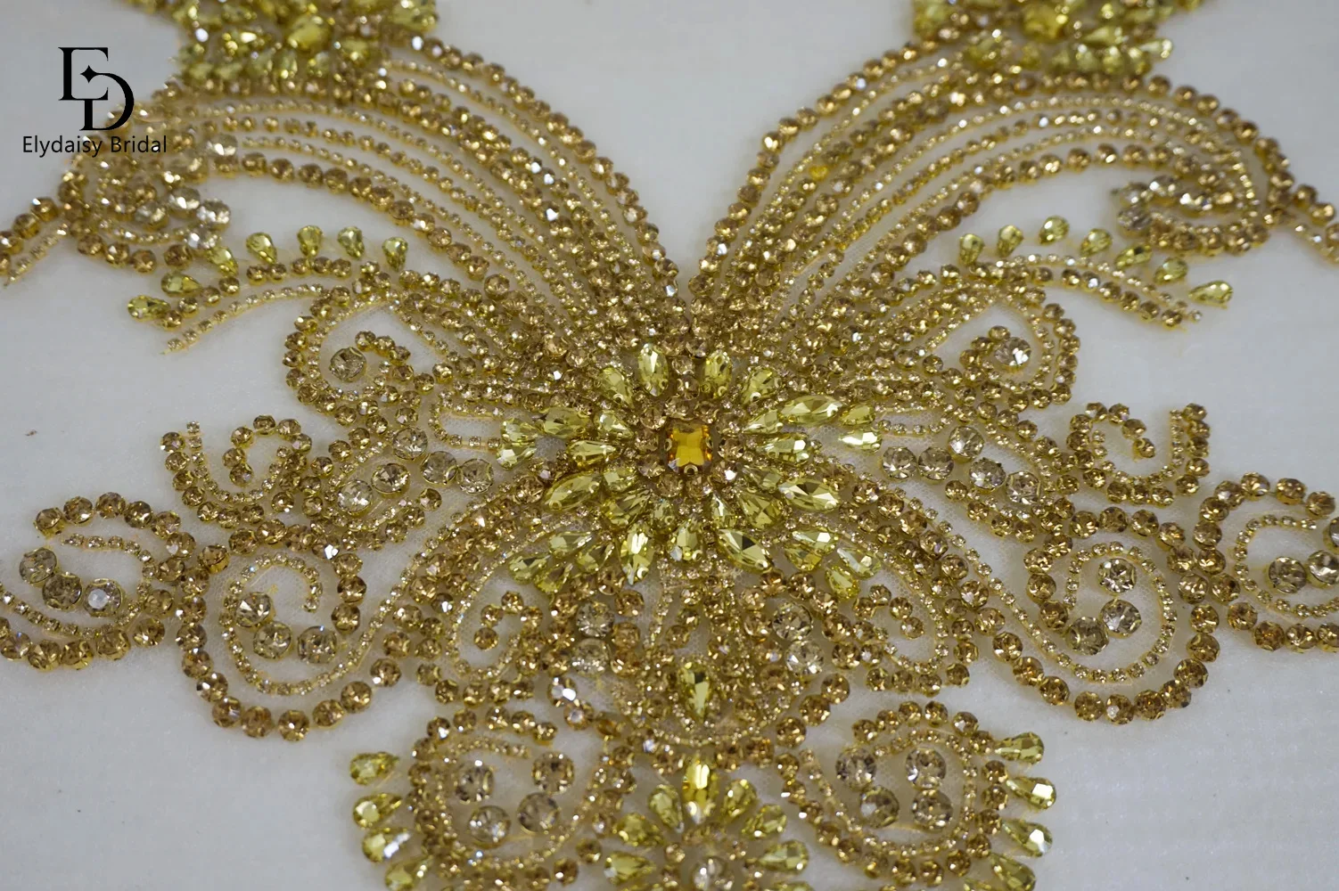 

1PCS Gold Green Rhinestone Lace Patch Red Mesh Hand Sewing Crystals For Bridal Gowns Dresses Clothes Accessories Bodice Applique