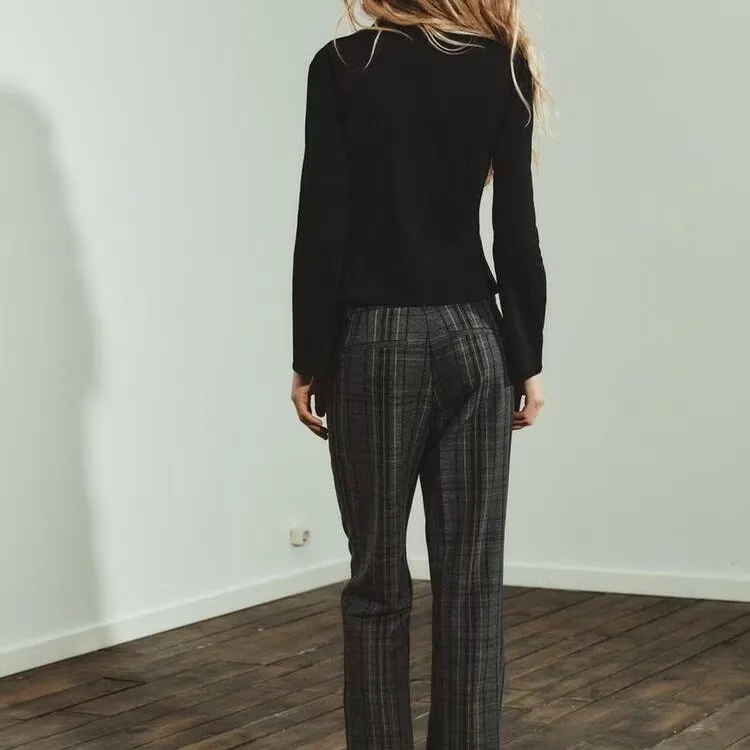 เสื้อผ้าผู้หญิงมาใหม่สำหรับฤดูใบไม้ร่วงและฤดูหนาว ผ้ากำมะหยี่แฟชั่น พร้อมเข็มขัด ทรงหลวม ผ้าโพลีเอสเตอร์ แขนยาว คอปกคลาสสิก