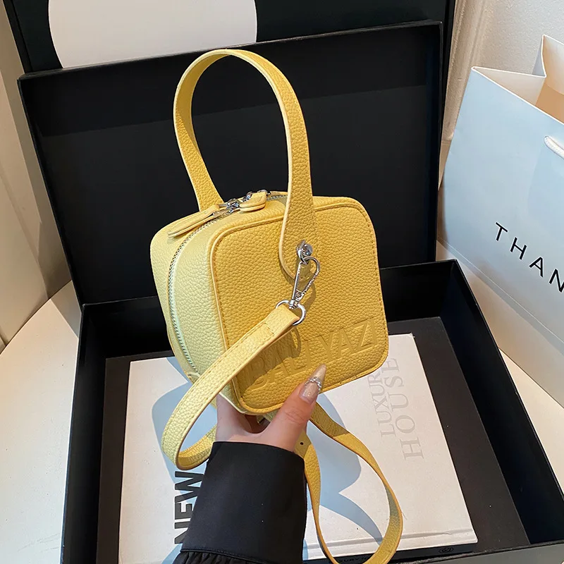 

2025 Niche Square Bag Womens Casual Shoulder Tote Fashionable Crossbody Purse Minimalist Designer Handbag
