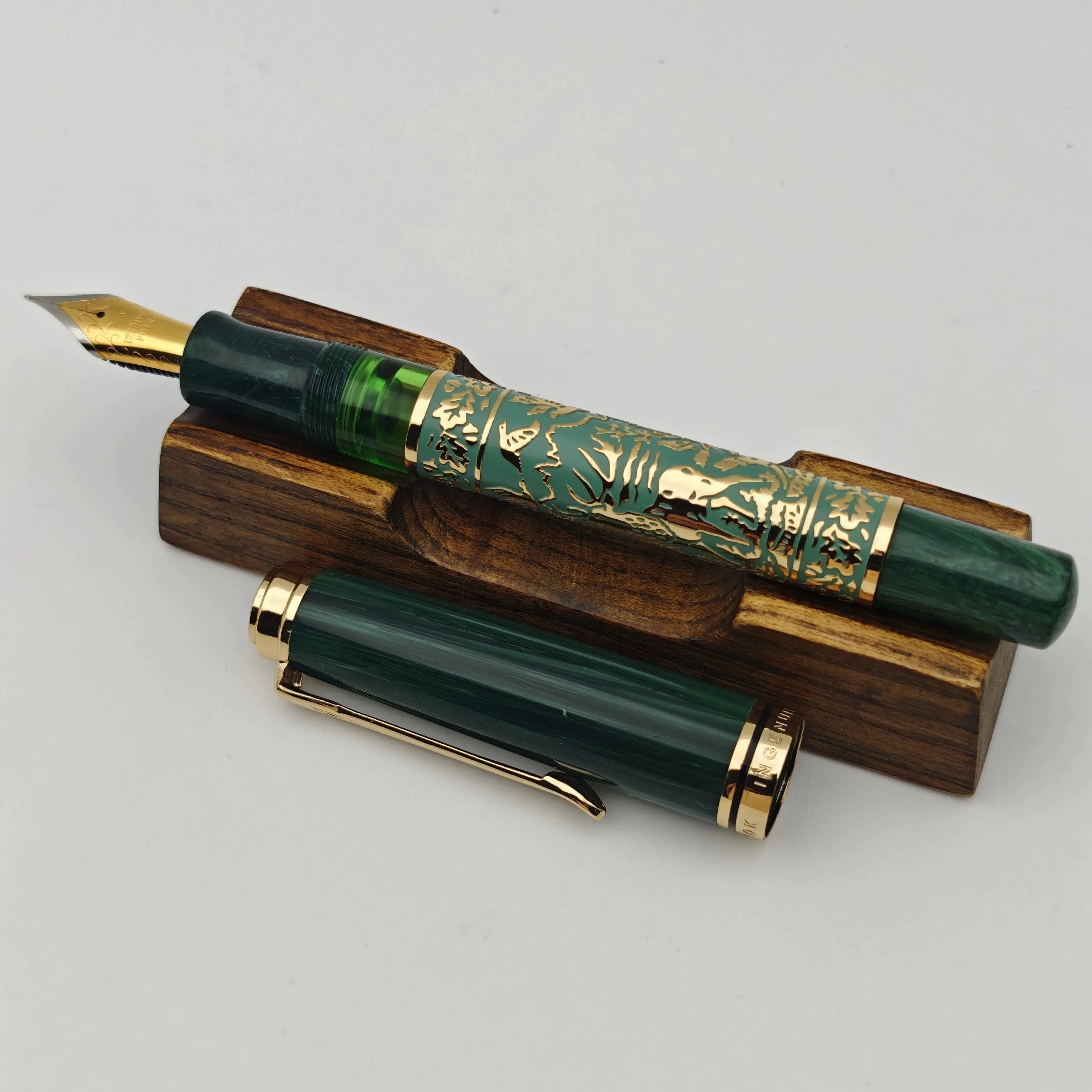 admok-m800-edicion-especial-con-motivos-de-bestias-divinas-modelo-no-6-pluma-estilografica-schmidt-bock-con-piston-diseno-de-dragon-y-tigre-blanco
