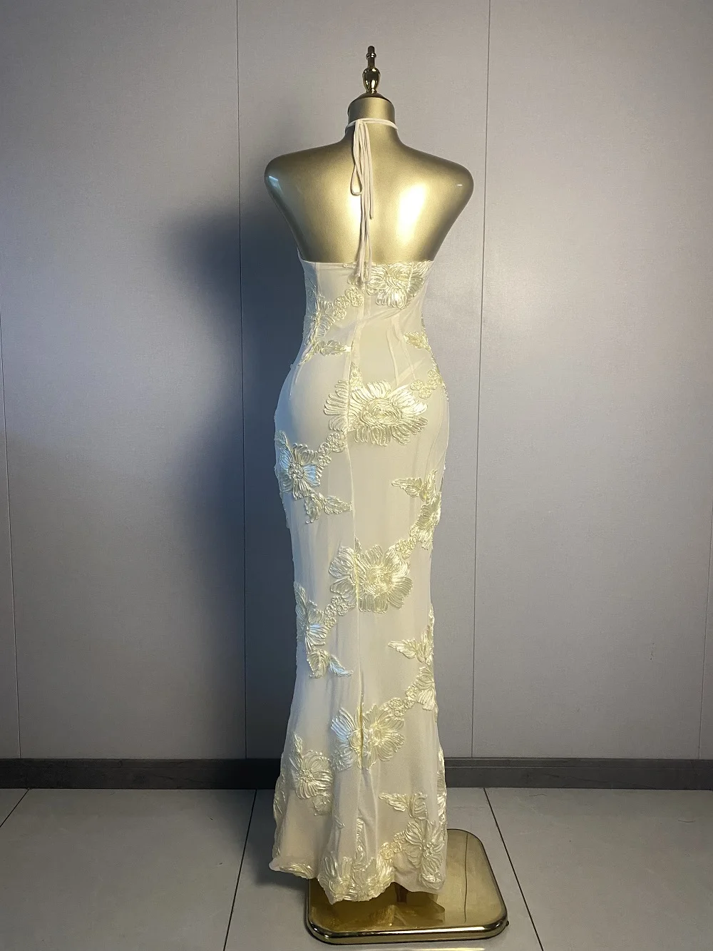 جديد إمرأة مثير الرسن ثلاثية الأبعاد الزهور شبكة فستان أبيض حليبي 2025 أنيقة مساء نادي فاخر فساتين حفلات أعياد الميلاد