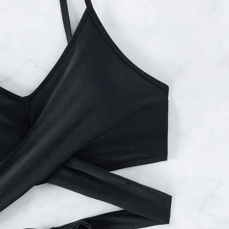 Maiô de duas peças de cor sólida para mulher, 2024 verão novo tankini de cintura alta, alça cruzada com decote em v sem costas praia maiô