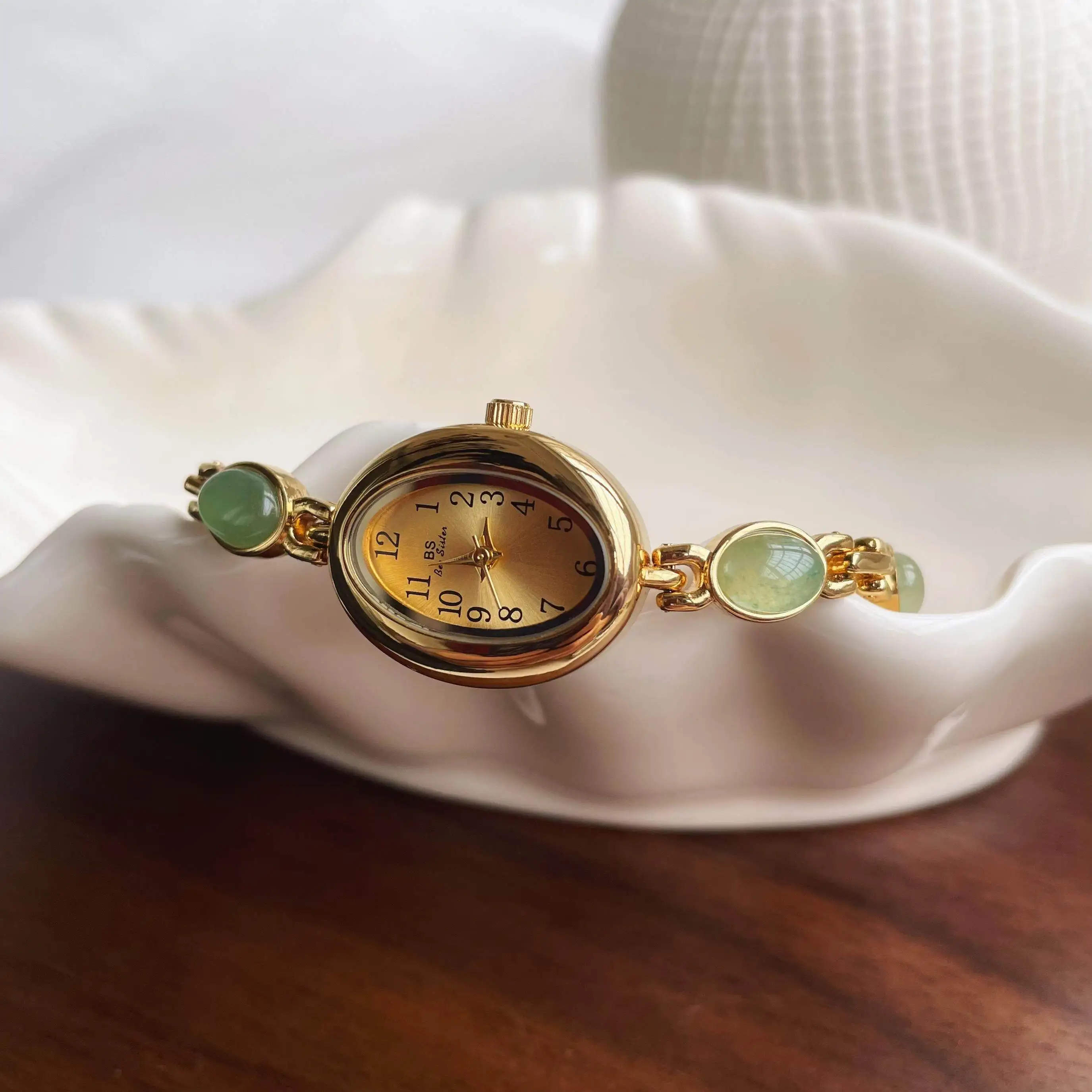 

Новые роскошные женские часы с овальным маленьким циферблатом в винтажном стиле, часы-браслет, высококачественные выбранные часы, идеальный подарок для женщин.