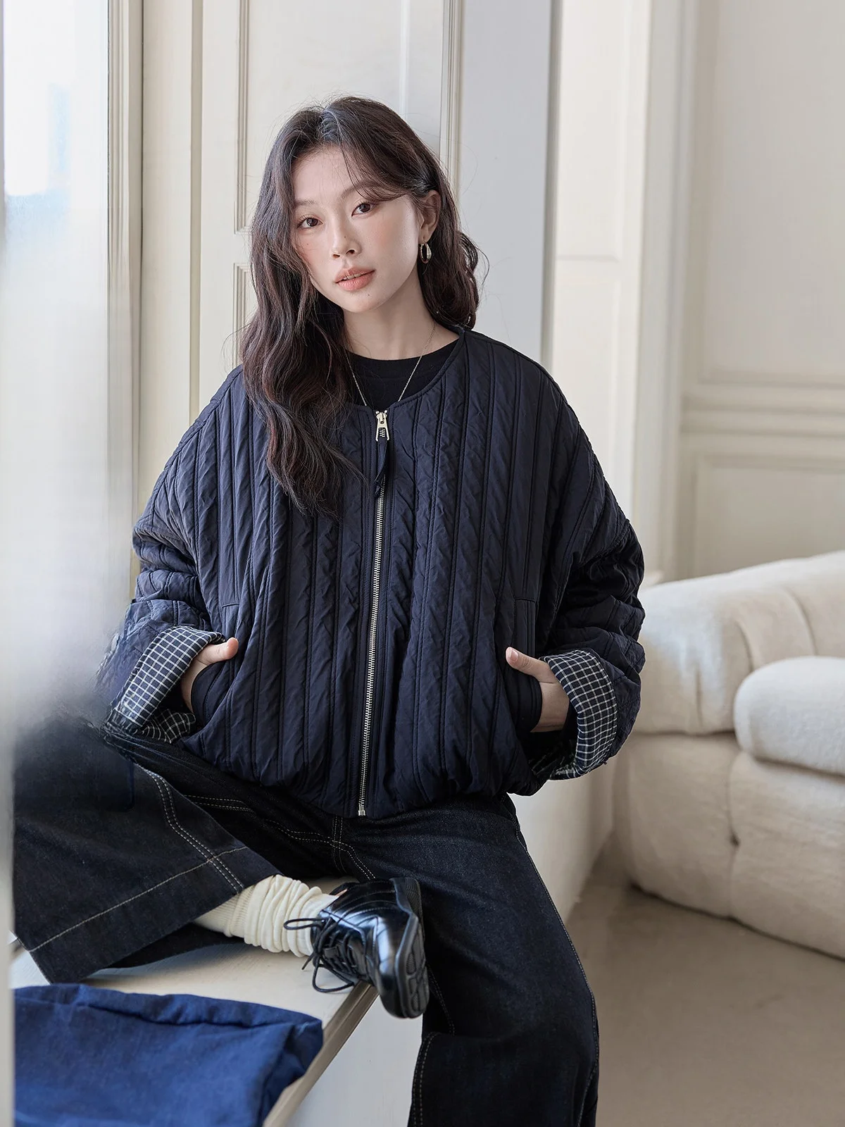 

Женская пуховая куртка HuiXi 90 White Du Down Deep Blue, зима 2025, новая модель, с оригинальным дизайном, для повседневной носки, на молнии