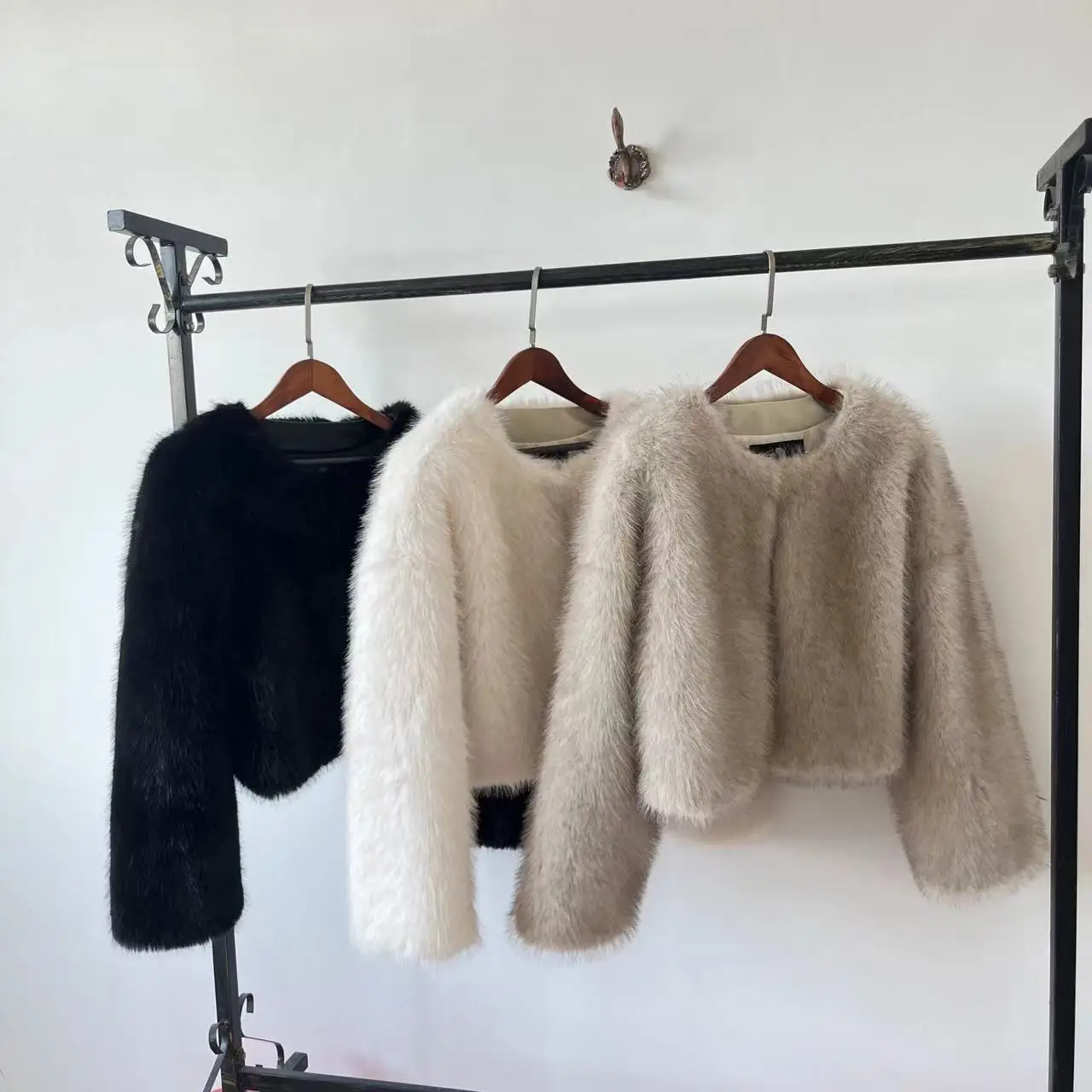 Women Cropped Faux Fox Fur Coat O Neck Fluffy Short Furry Jacket Winter Streetwear Loose Faux Fur Outerwear For Ladies