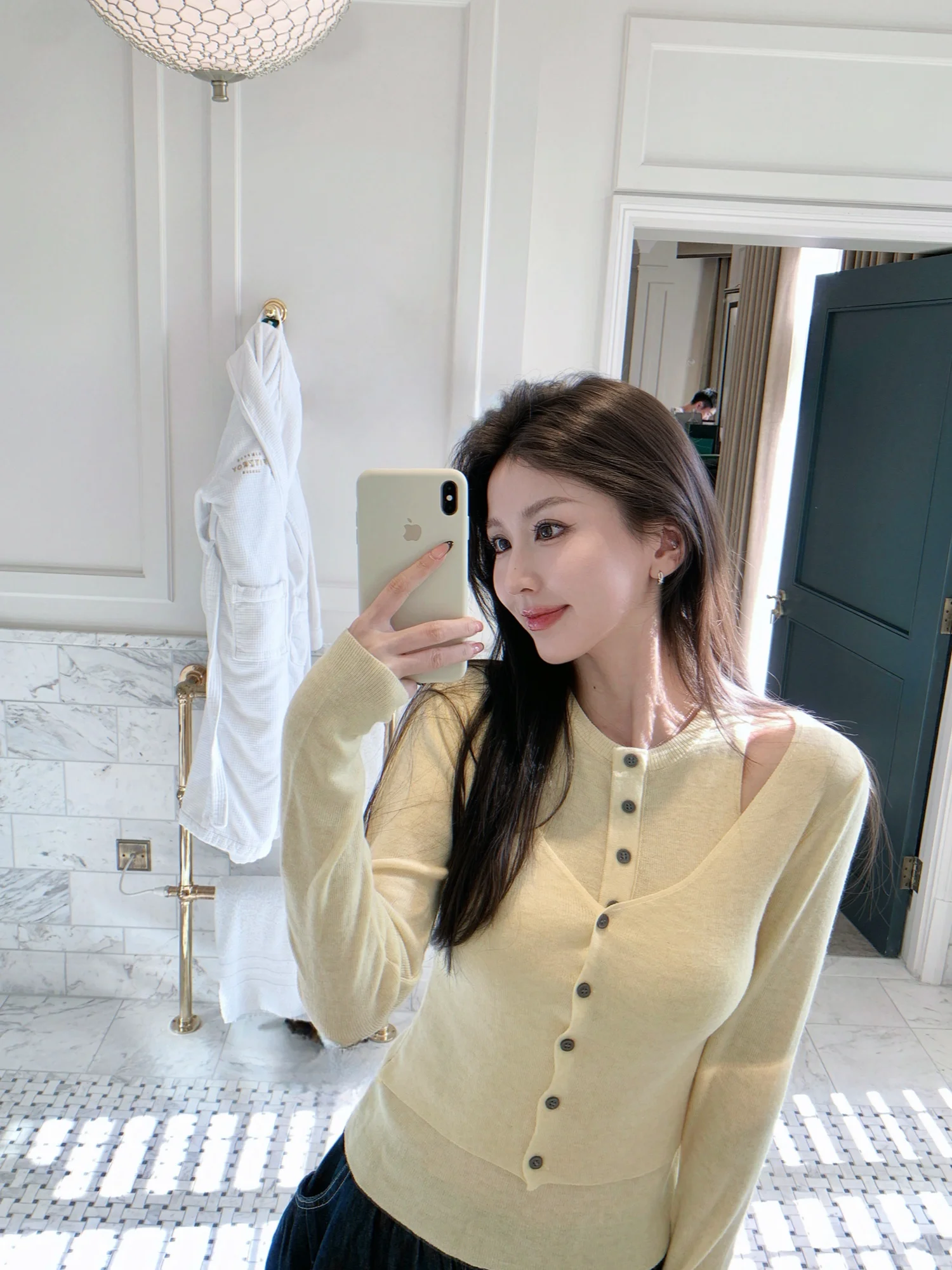 

Slim Fit Long Sve Knitted Base irt Hollow out Yellow Milk Color Women's Faionable Soft Sle round Ne Button up Top