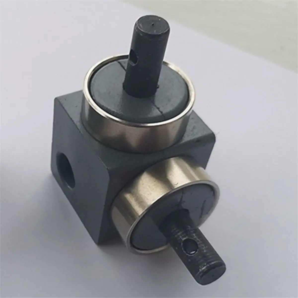 A003 90 Degree Reversing Angle Gear Small Bevel Right Angle Commutator Ratio 1:1 Shaft Diameter 8MM 1 Module 20 Tooth