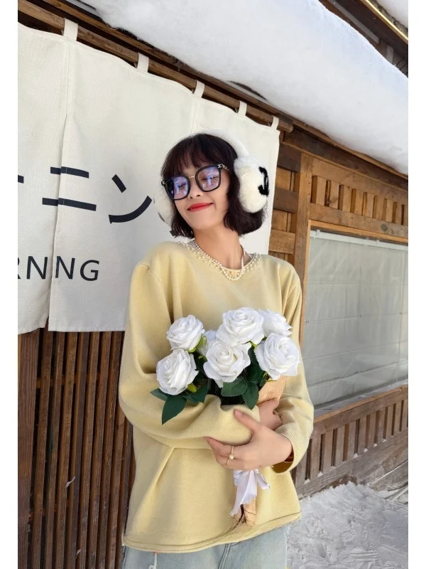 

Трикотажная повседневная базовая футболка больших размеров для полных женщин, зимняя, с жемчужной отделкой, MoNvKiKiPlus Snow Light Top B703