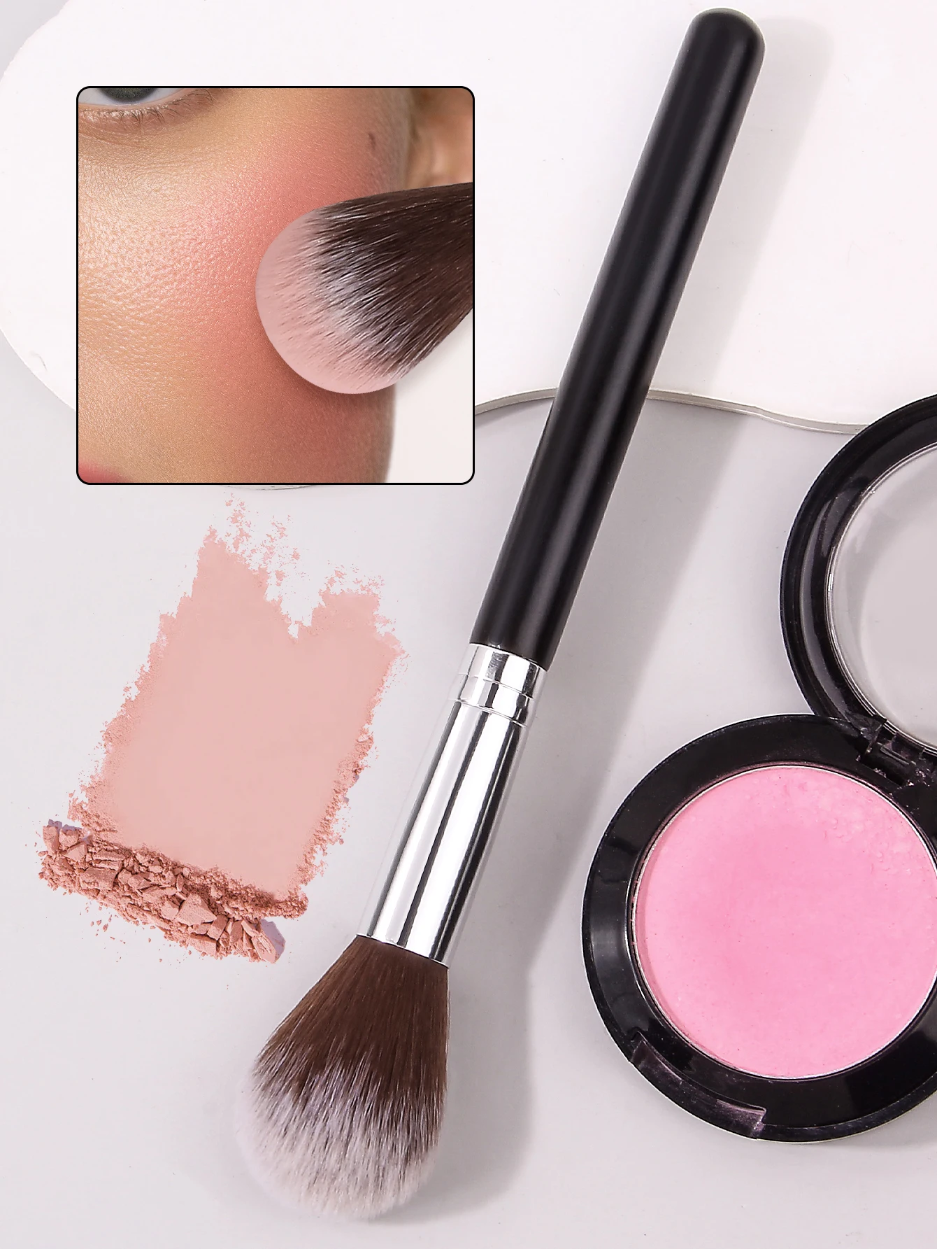 Ein einzelner flammenförmiger Make-up-Pinsel mit runder Spitze, ein Rouge-Puderpinsel mit runder Spitze für nicht puderfressendes Make-up