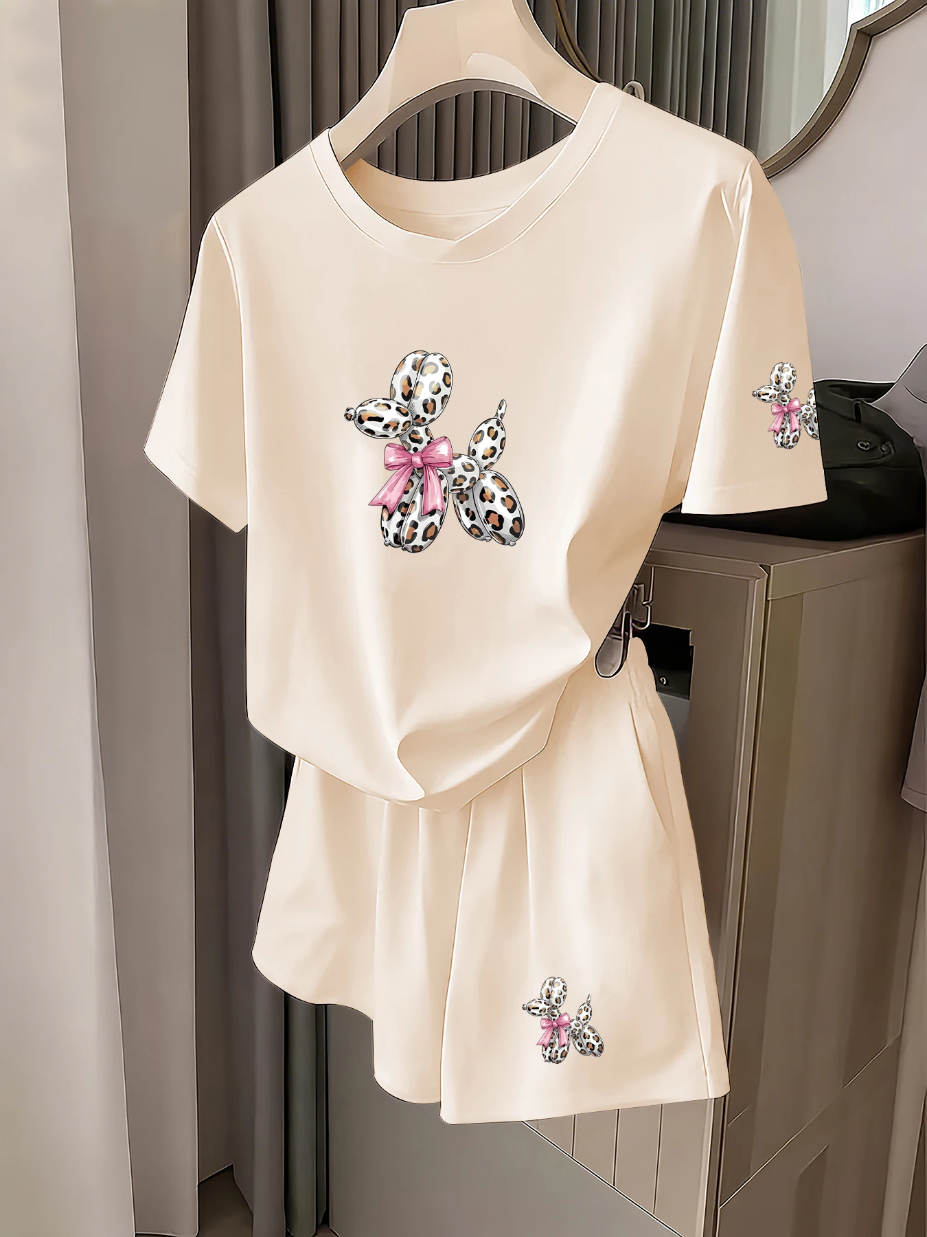 Sweet and Spicy Girly Style Leopard Print Bowknot Balloon Dog Print Short-Sleeve Set for Women, Loose Fit, Slimming, Stylish, Casual, Fashionable, Versatile T-Shirt and Shorts Two-Piece Set, Daily Streetwear Outfit, Women's Clothing - view 6