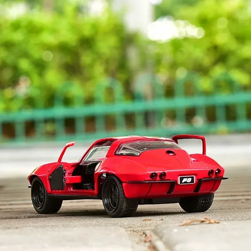 Jada 1:32 Chevrolet Corvette Classic C2 1966 Movie Same Red Car Model With 2 Doors Alloy Diecast Simulation Sport Car Kids Gifts