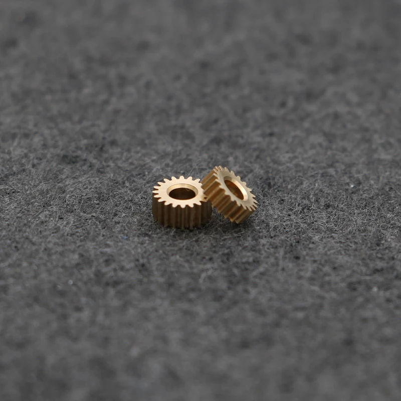 20PCS Mini Gear 0.2 Modulus 20 Teeth 2mm Hole Diameter 1.5/2mm Thickness Brass Spur Gear Replacement Parts for Tiny Scale Models