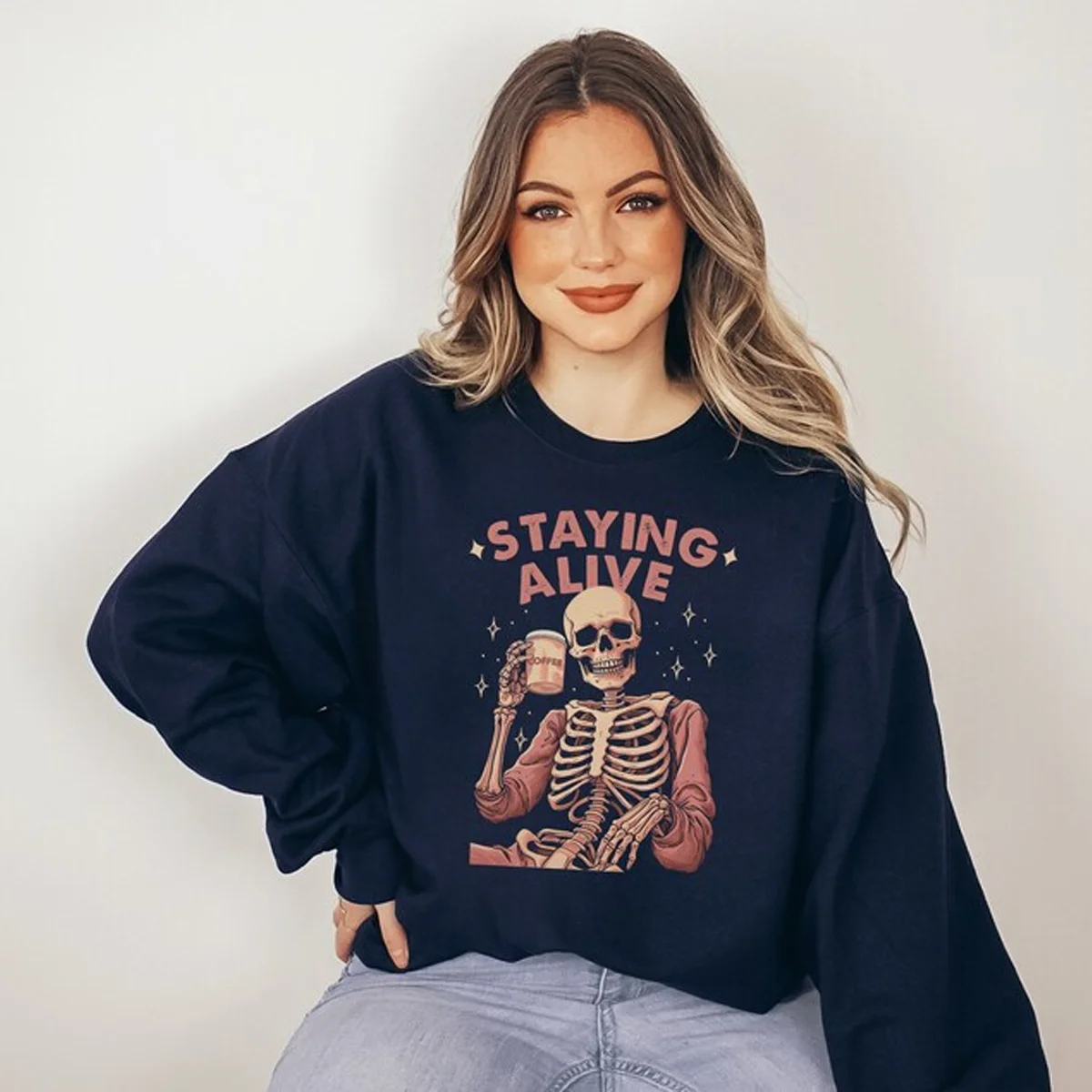 Staying Alive Coffee-Sudadera con estampado de esqueleto divertido para mujer, suéter Vintage, garantía de por vida