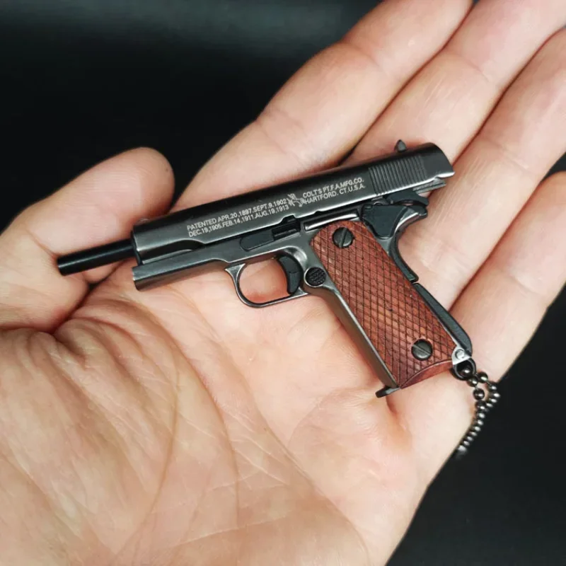 1:3 Skala Alloy Colt 1911 Pistolet Mini Gun Metalowy brelok do kluczy Colt 1911 Pistolet Brelok do kluczy Fidget Toy PUBG Gun Gift Pubg Decoration