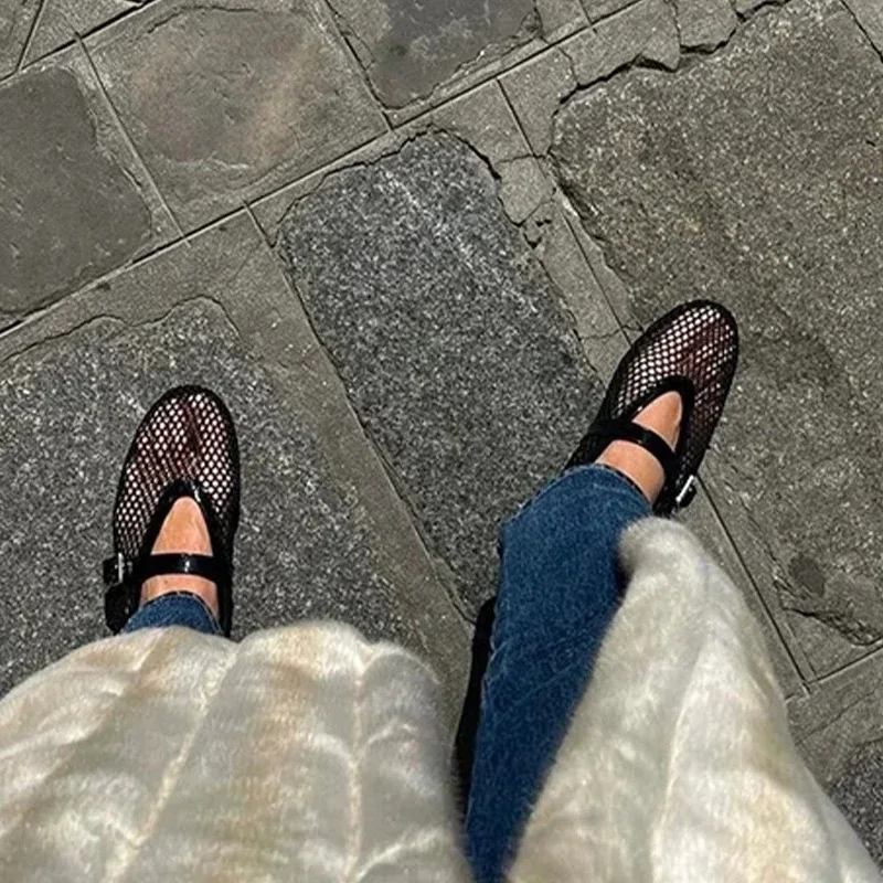 New Summer Mesh Hollow Sandals Women Flats Shallow Loafers New Beach Walking Designer Shoes Comfort Retro Female Plus Size 42