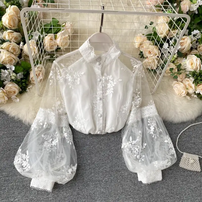 

French Vintage Mesh Lace Top Female Stand-up Collar Three-dimensional Embroidery Bubble Sleeve Court Style Slim Shirt Female