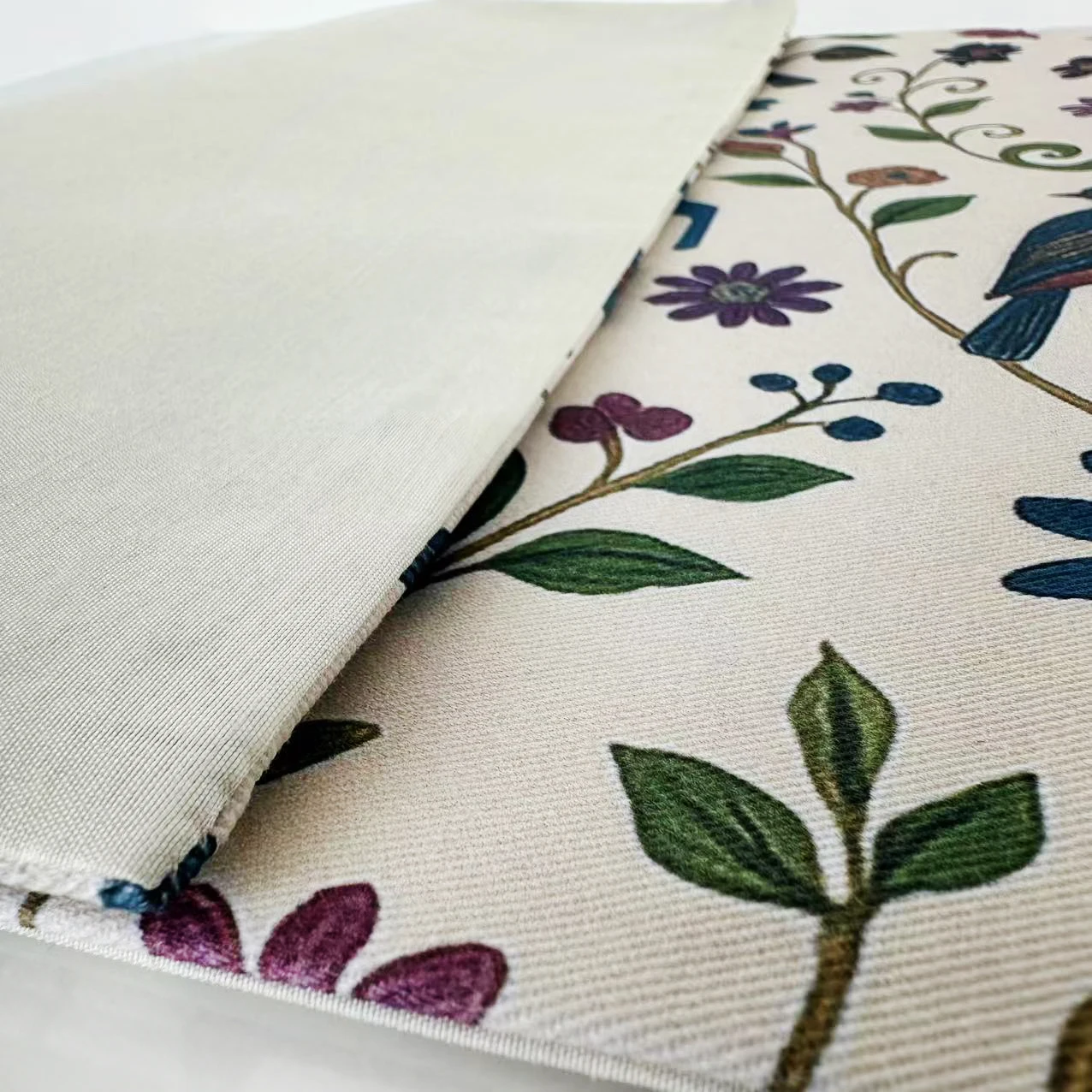 Personalisierte Koshis Hochzeitsdecke mit Stickerei - close-up view