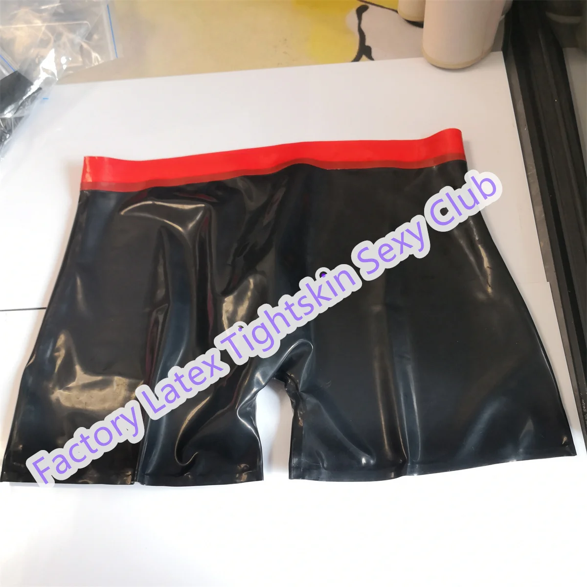 Männliche Latex-Boxershorts aus Gummi, schwarz mit roter Unterwäsche, Halloween-Cosplay-Kostüme nach Maß
