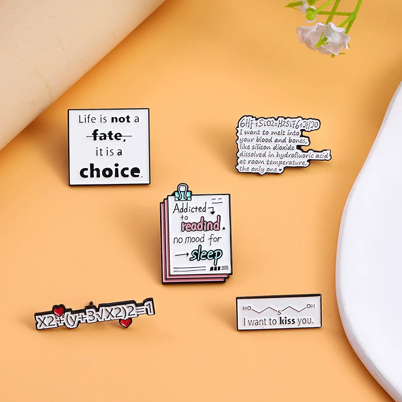 Creative Trendy Cartoon English Letter Oil Drop Lapel Brooch Badge Pin Denim Bag Gift Men Women Fashion Jewelry Accessories