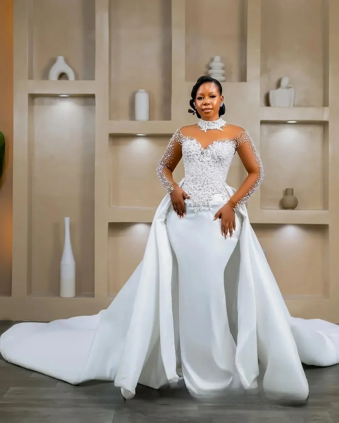 ชุดแต่งงานทรงเมอร์เมดแบบแอฟริกัน ไซส์พลัส แบบสั่งตัดพิเศษ สำหรับเจ้าสาว พร้อมผ้าคลุมแบบถอดได้ คอสูง ประดับลูกปัดและผ้าลูกไม้