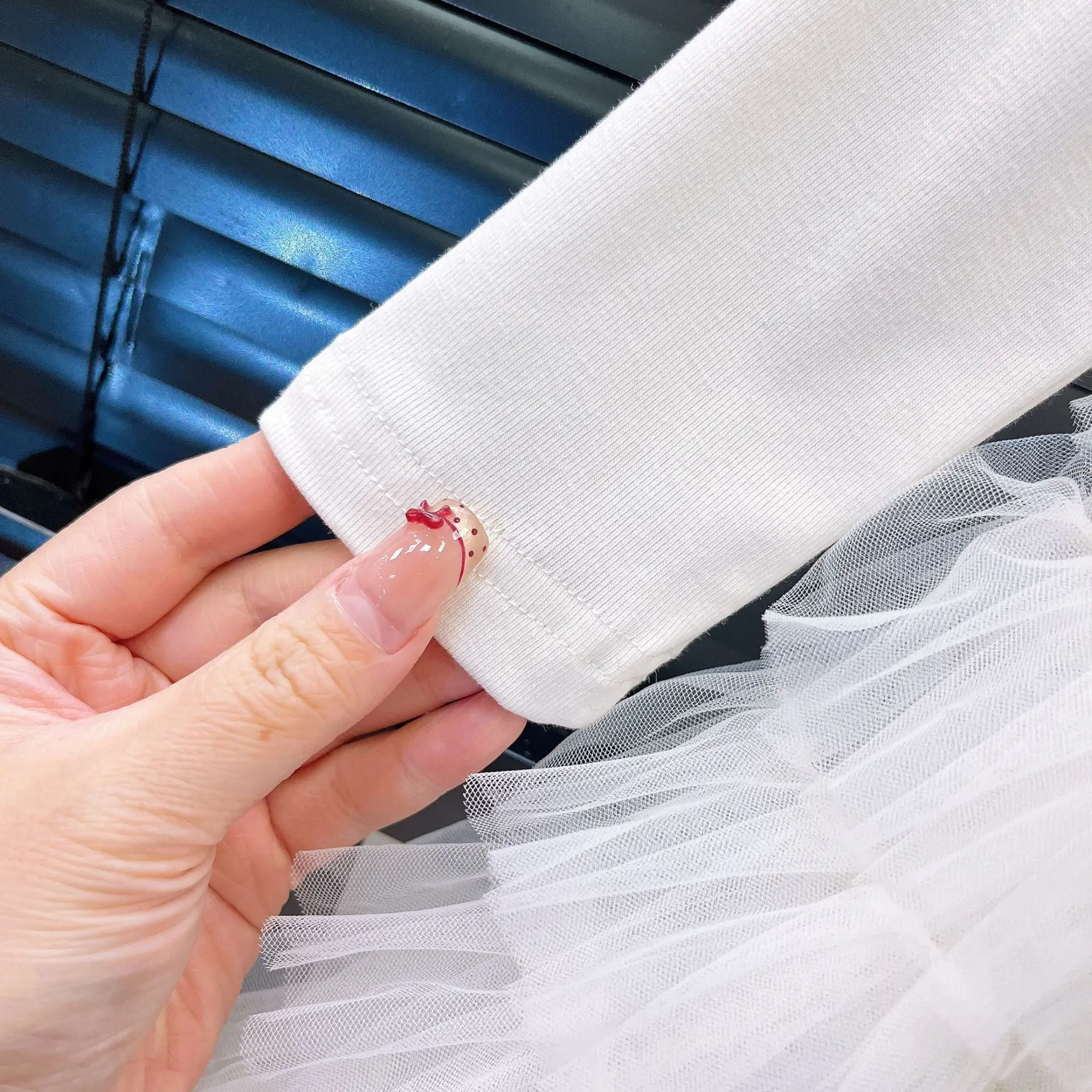 Mädchen-Tüllkleid mit Volants & Jeansjacke mit Schleife – 2-teiliges Prinzessinnen-Outfit mit Rüschendetails, Lässige Kinderkleidung für Mädchen – Detail 7