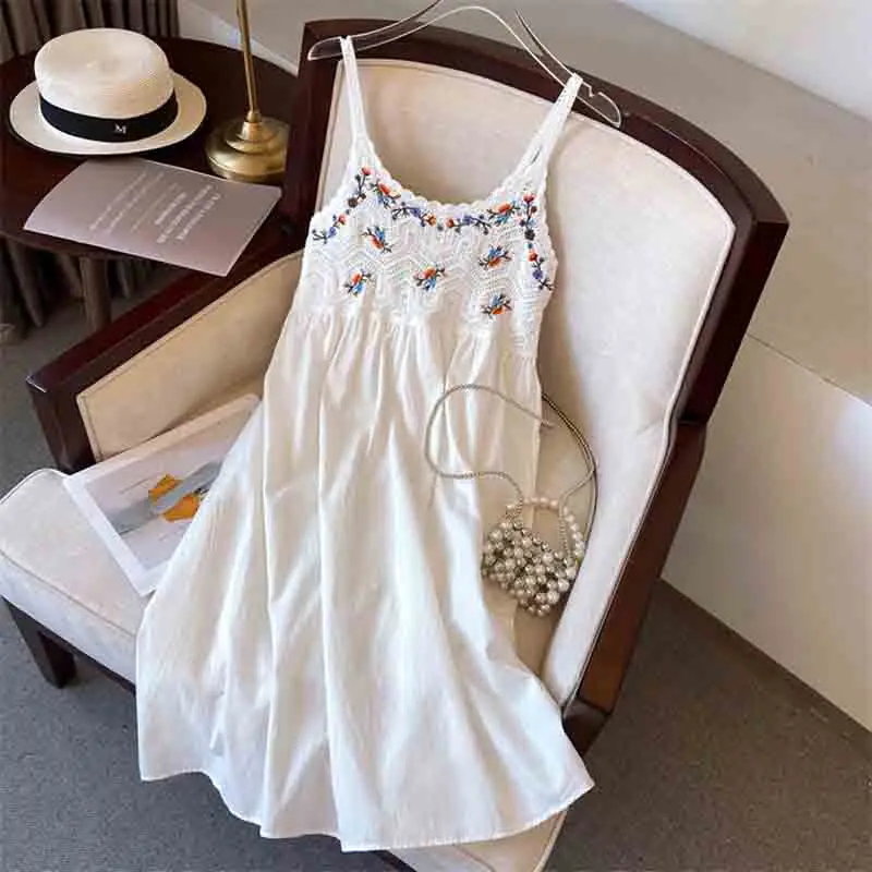 

Sleeveless Bohemian Style Mid Length Dress for Women Elegant Round Neck Hollow Out Embroidery Suspender Dresses Summer New 2024