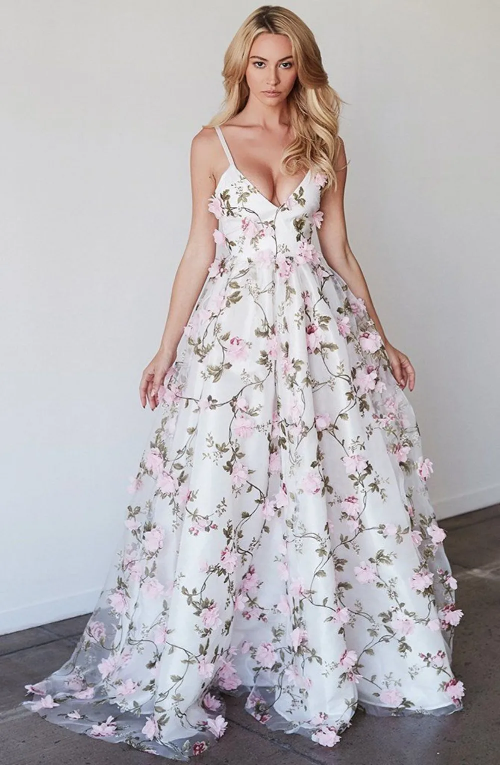 3D Flowers Floral Wedding Dresses Spaghetti Straps Backless A Line Pastrol Bridal Gowns Garden Bride Dress Customized