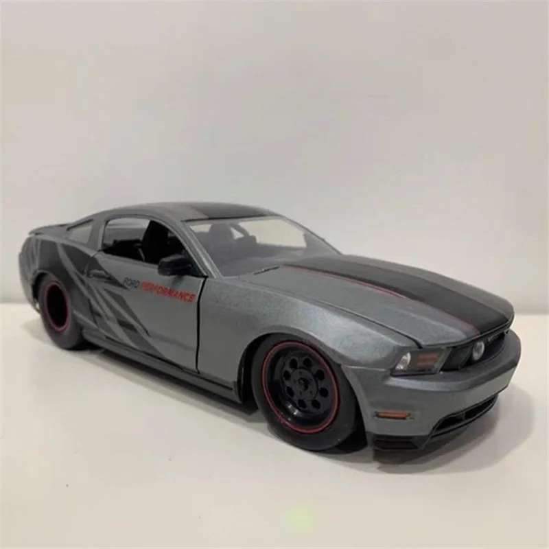 

JADA 1:24 Mustang GT 2010 Alloy Sports Car Model Diecast Metal Track Racing Vehicles Car Model High Simulation Children Toy Gift