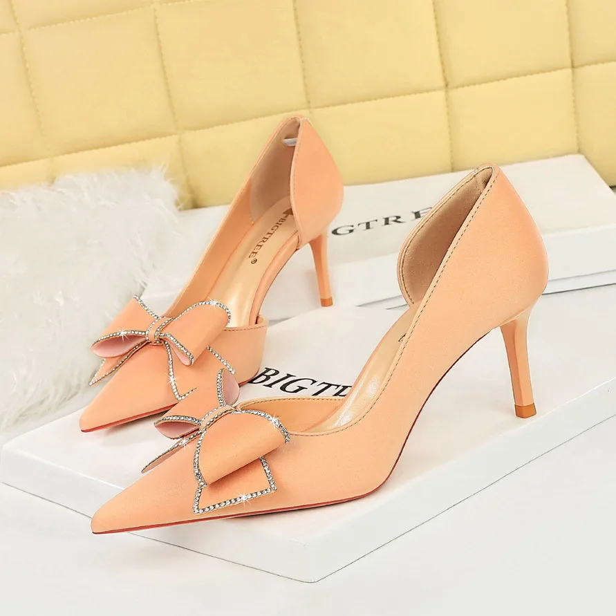 

Women's Korean Wedding High Heels Shoes Slim Shallow Mouth Pointed Side Diamond Bow Single Women Pumps туфли кроссовки женские