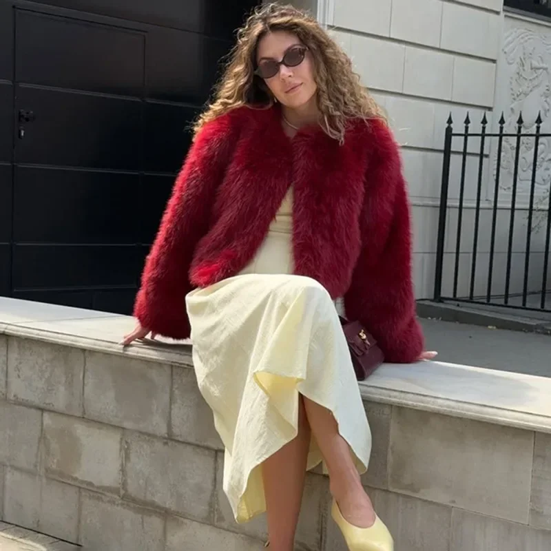 Mantel Bulu Imitasi Merah Elegan Hangat Lembut Ukuran Besar Lengan Panjang Berkerah Jaket Musim Dingin Fashion High-Street Pakaian Luar Wanita