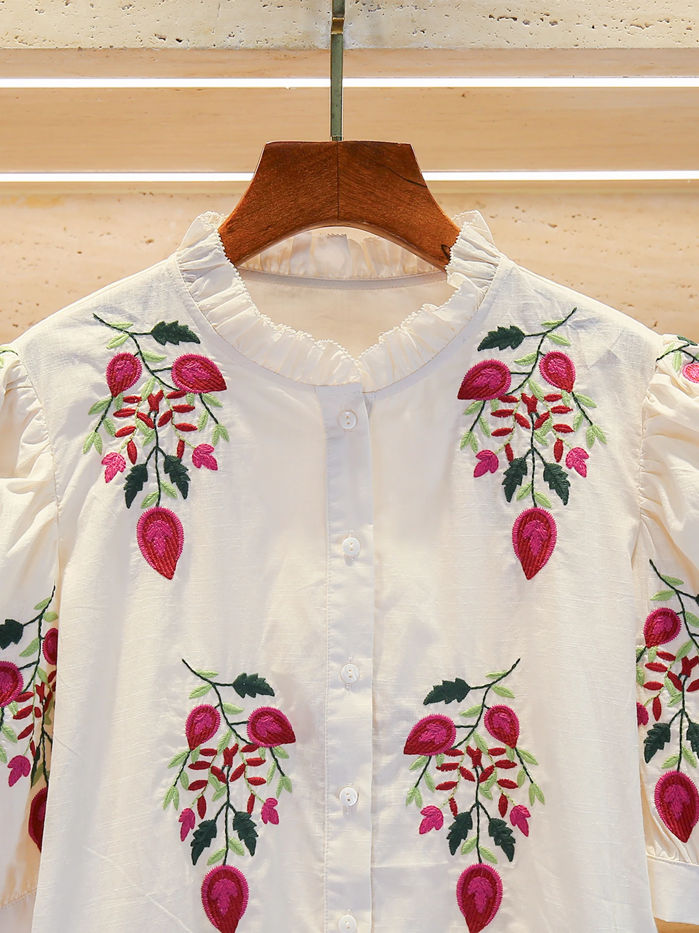 

South Oil High-End Women's Summer 2025 Bubble Sve irt Embroidered Heavy Work Patchwork Wooden Trim Commute Sle