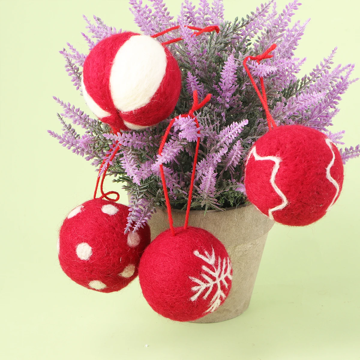 

6 Pcs Christmas Hanging Ornament Wool Ball Pendant Decoration Ornaments Indoor Xmas Decorations Tree