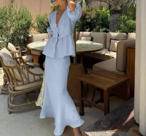 طقم نسائي مكون من قطعتين لصيف 2025 موضة جديدة بأكمام فقاعية ورقبة على شكل حرف v وحزام علوي تنورة عالية الخصر يتم شحنها خلال 48 ساعة