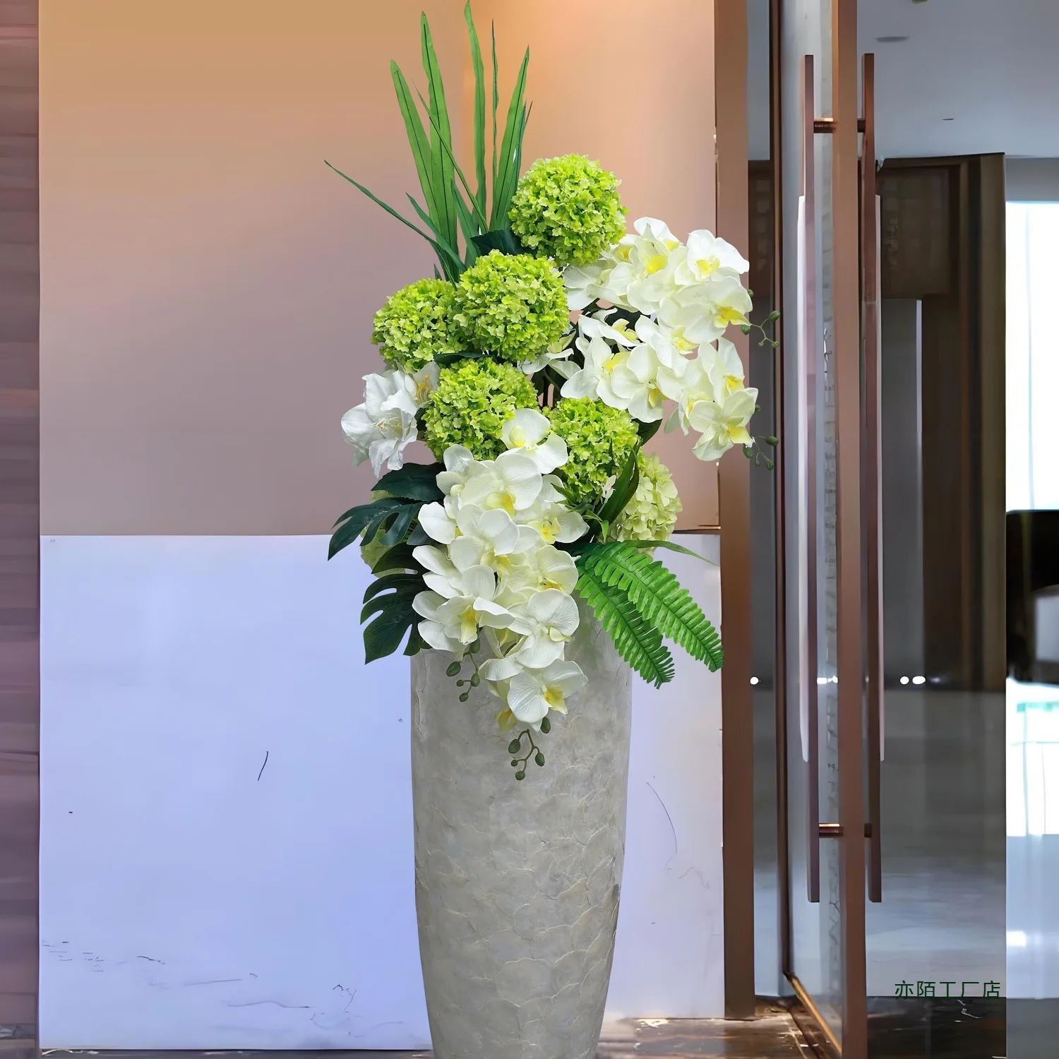 Hotel revolving door floor-to-ceiling large vase fake flower staircase corner model room sales office floor-to-ceiling flower