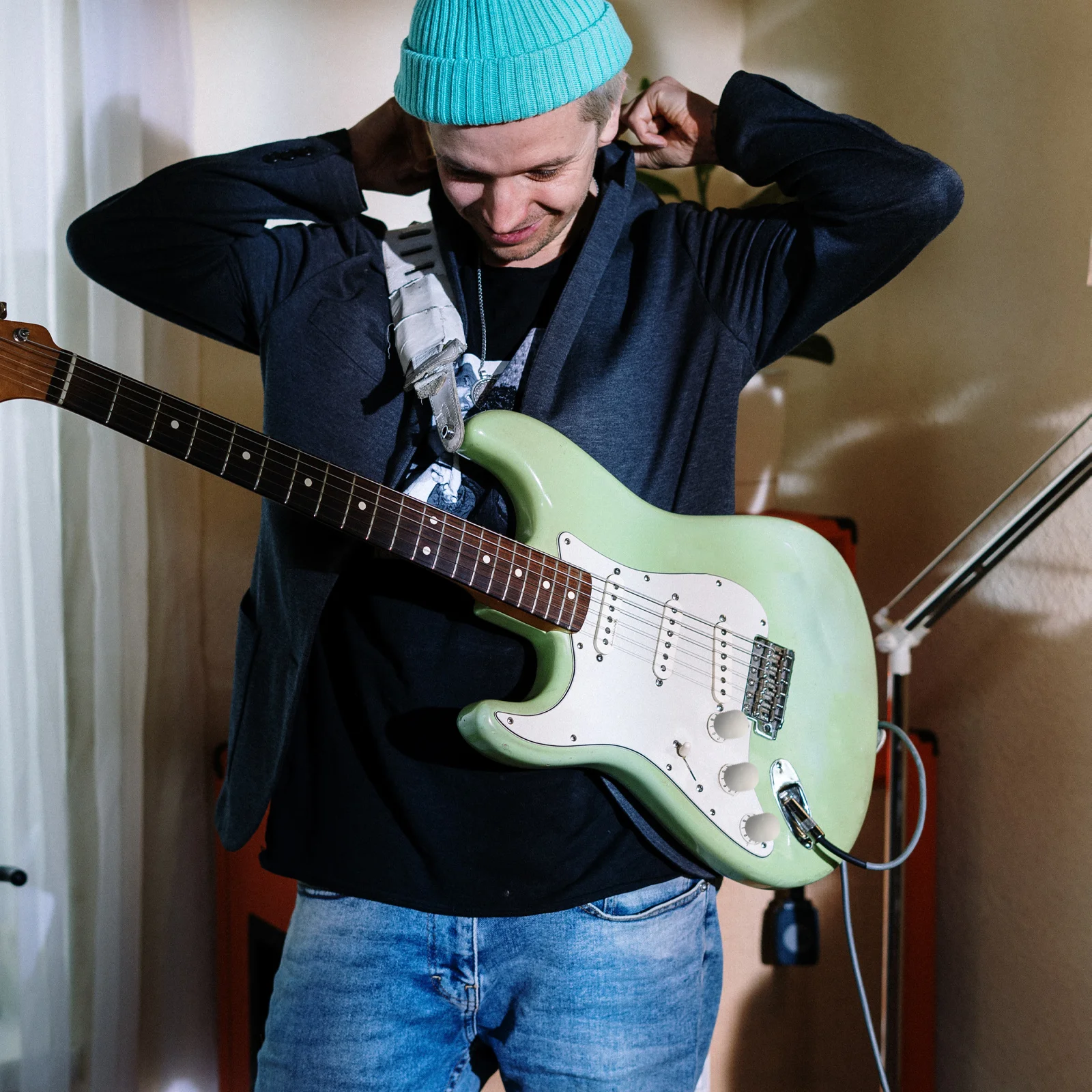 

6Pcs Electric Guitar Knobs for Bass Plastic Rust Resistant Replacement Volume Control Caps Wrench Guitar Parts