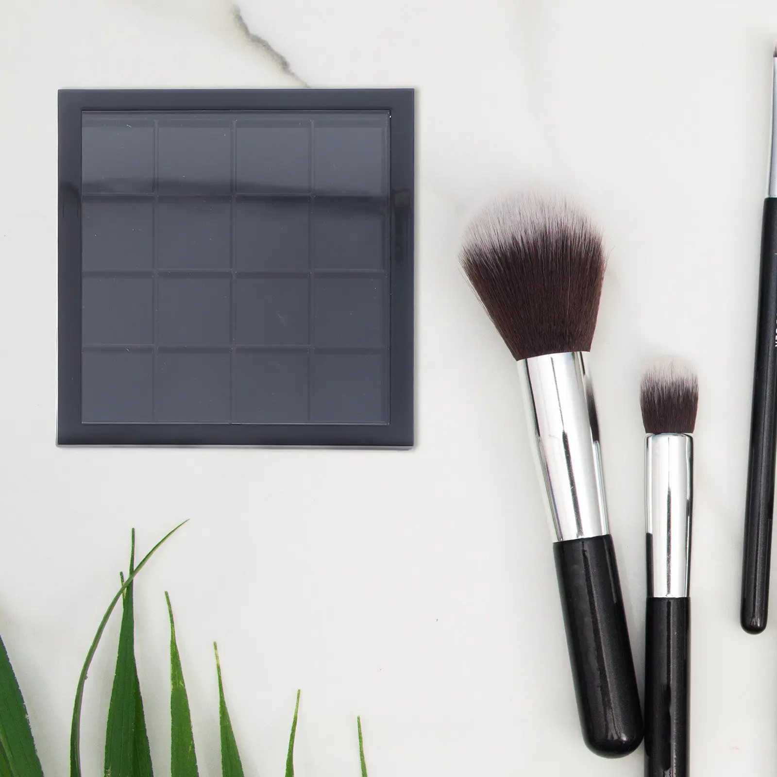 Paquete de 2 estuches compactos y ligeros para sombras de ojos, paleta de maquillaje multi-compartimentos para sombras, coloretes y labiales.