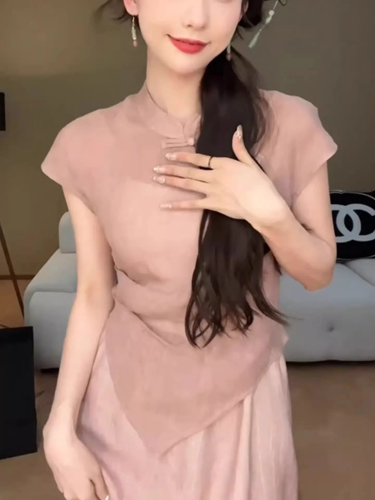 Bluzka z stójką, elegancka, sportowa, swobodna, jesień 2025, jednolity kolor, krótki rękaw, wersja koreańska, prosty krój.