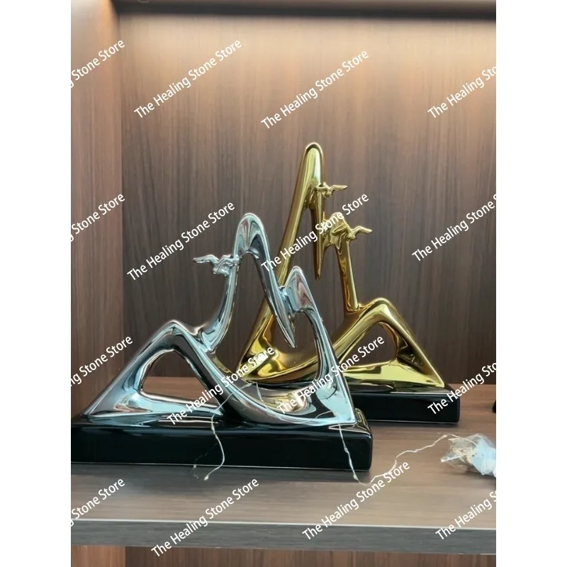 Modern simple Jinshan Yinshan ornament light luxury high-end living room wine cabinet TV cabinet feeling decoration