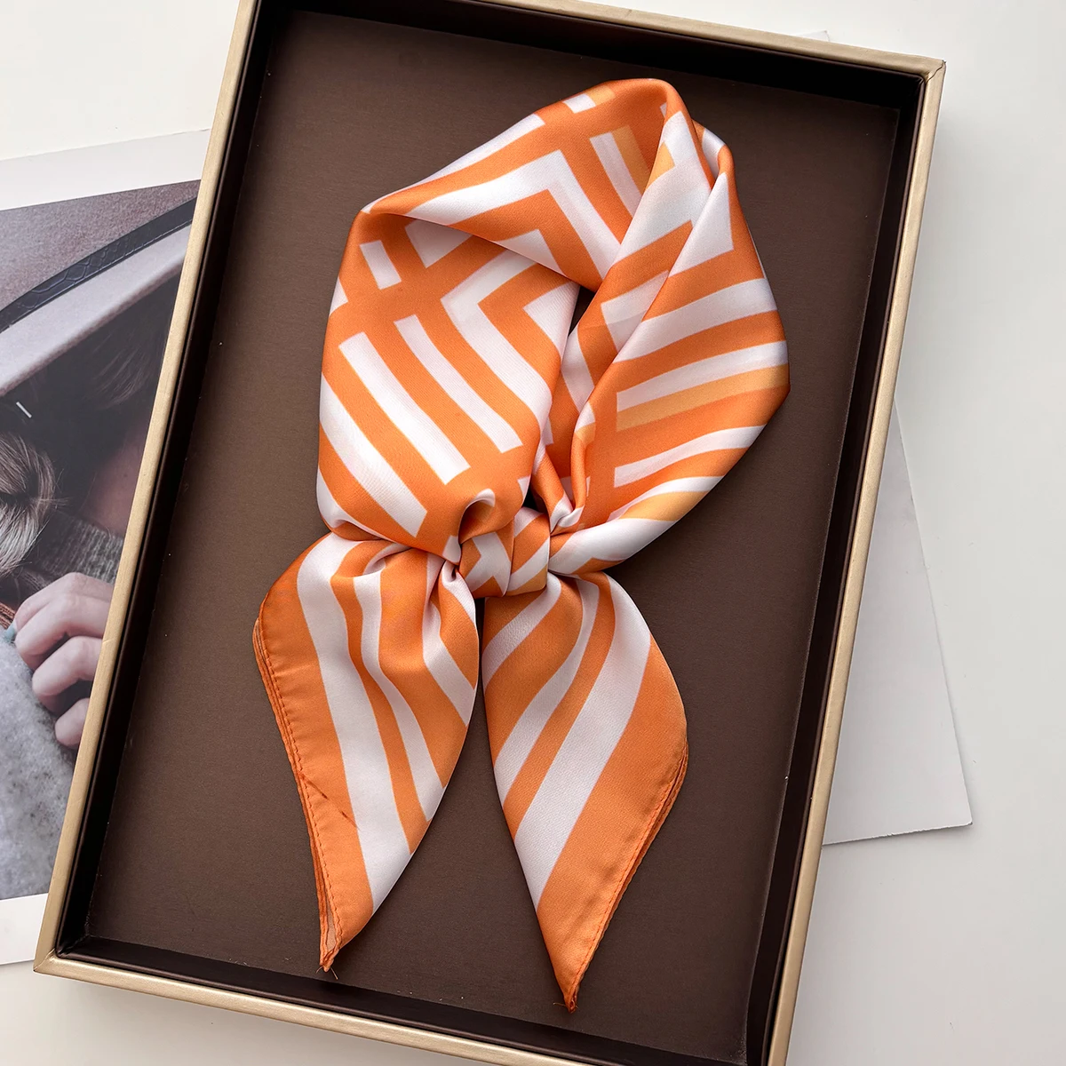 وشاح مربع فاخر للنساء أنيق للسيدات الحجاب منديل للسفر لينة وصمة عار تقليد الأوشحة الحريرية شال لارتداء اليومي