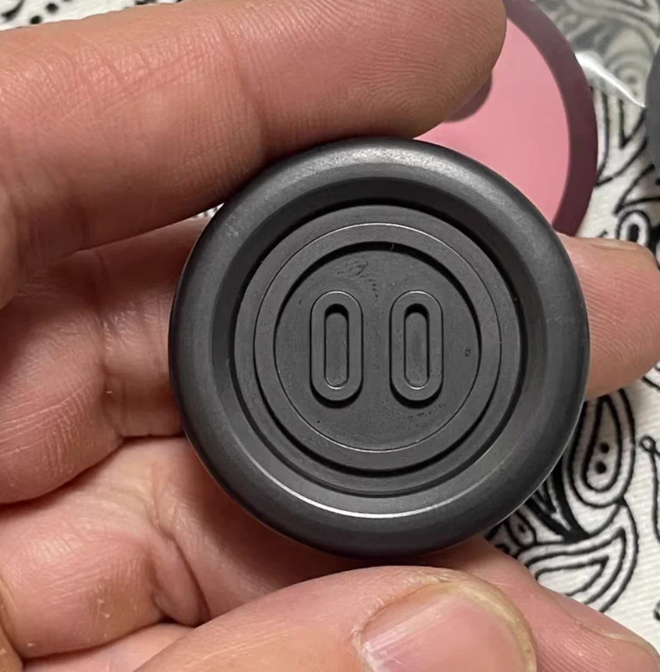 

Used EDC Yedc Zirconium Pig Coin fidget Decompression toys