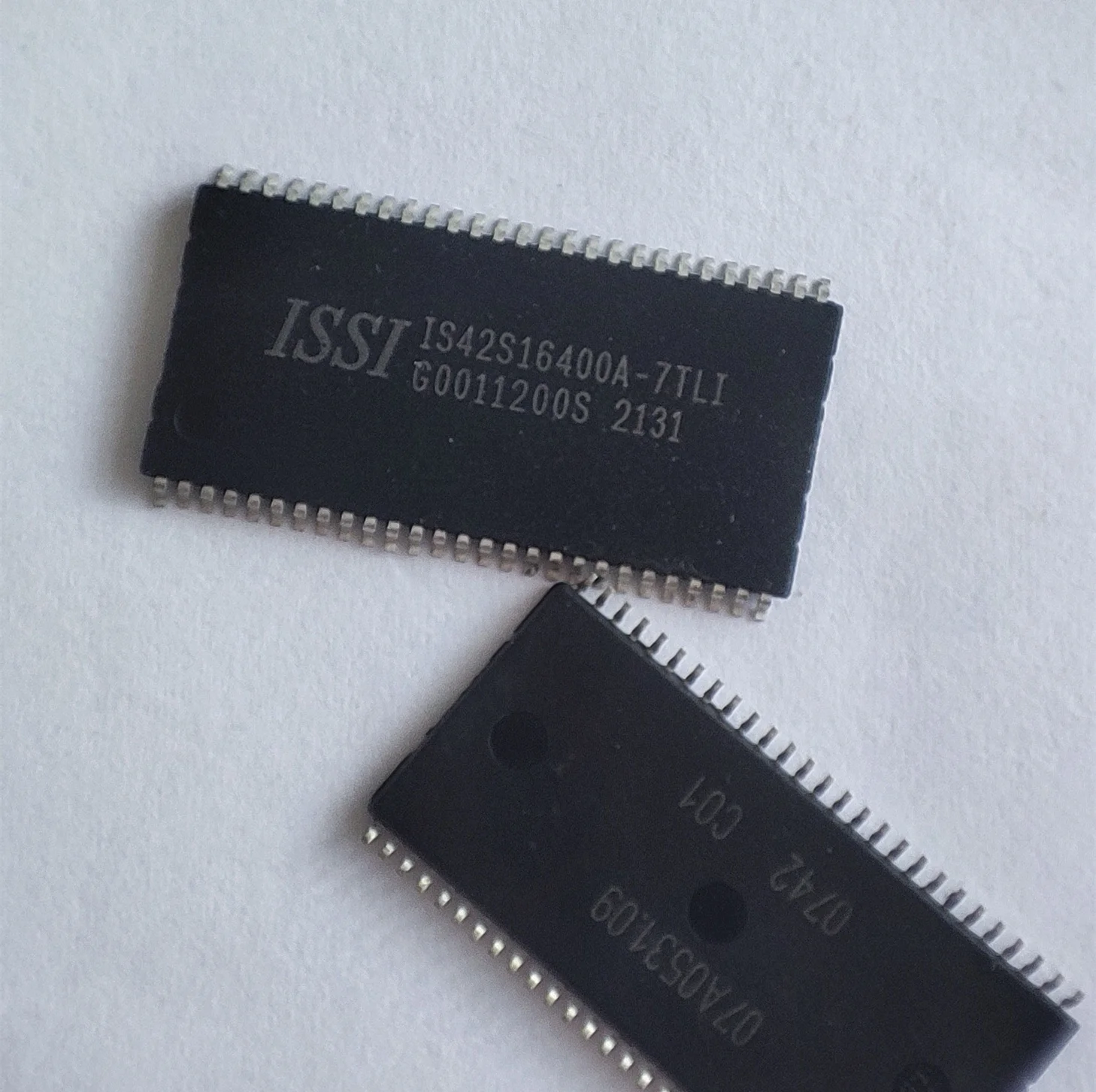 1~10pcs/lot IS42S16400A-7T -7TLI -7TI IS42S16400 TSOP54 100% Brand New Original