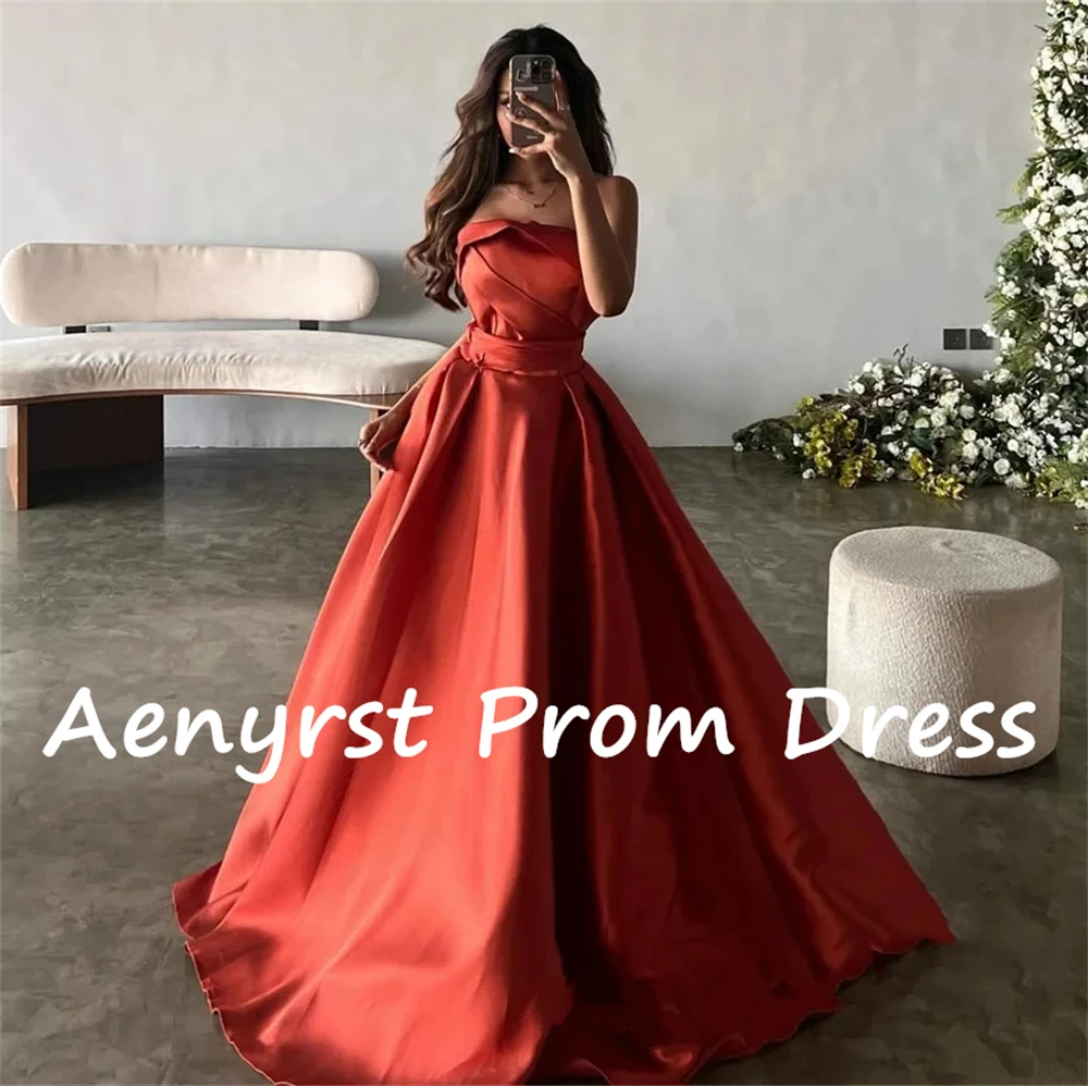 Aenyrst gaun Prom Arab Saudi tanpa tali merah gaun malam Satin garis gaun acara Formal panjang lantai gaun panjang