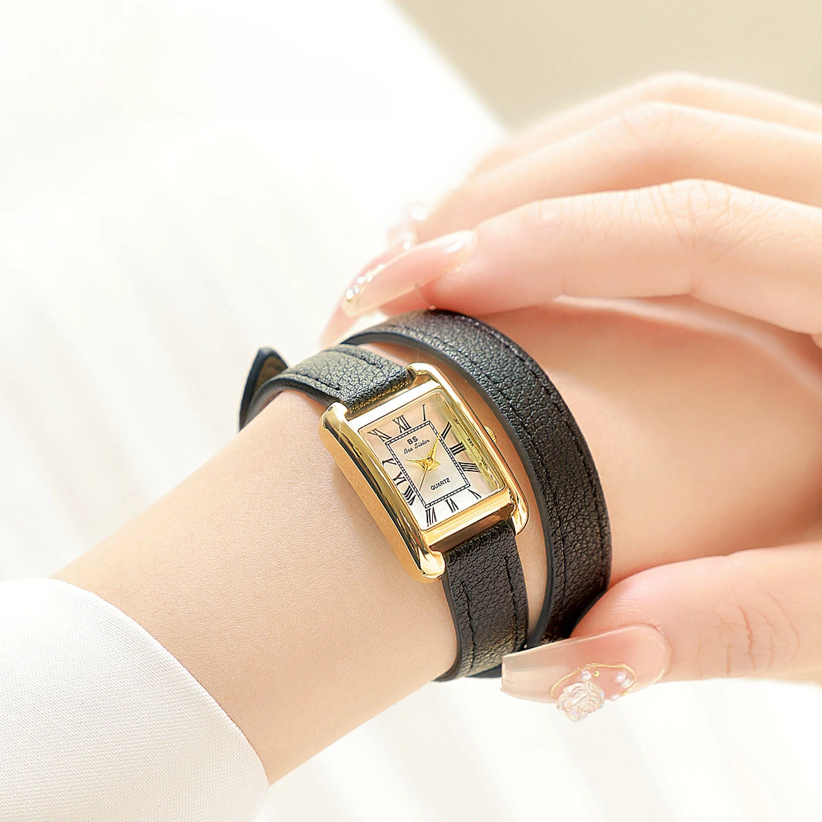 

BS зарубежные рекомендации Douyin, легкие, роскошные, черные, золотые, средние, двойные, круглые, из телячьей кожи, часы, темпераментный подарок, маленький g