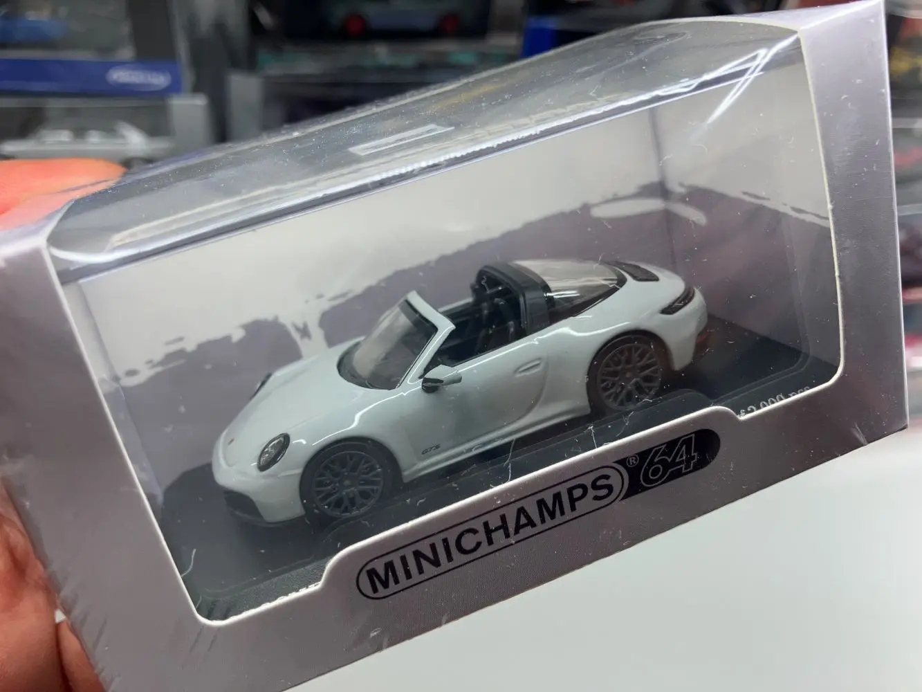Minichamps 1:64 911 Targa 4 GTS 992.2 2025 Chalk Sports Model Diecast Metal Car model car Limited Alloy