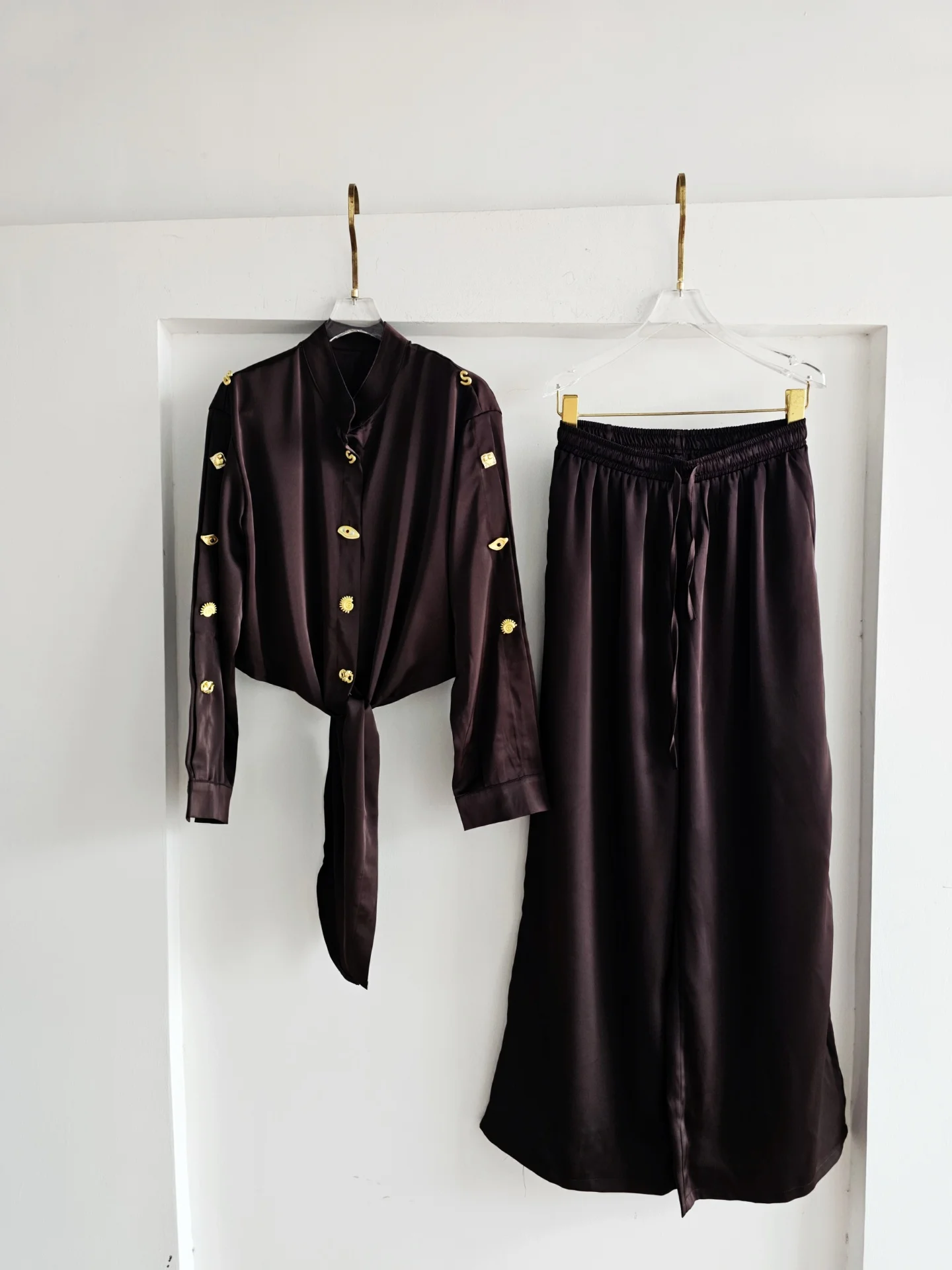 Elegant Shirt Set for Women with Metal Buckle Bow Tie Two Piece Suite Loose Fit High End Feeling Breathable Lightweight Summer image 3