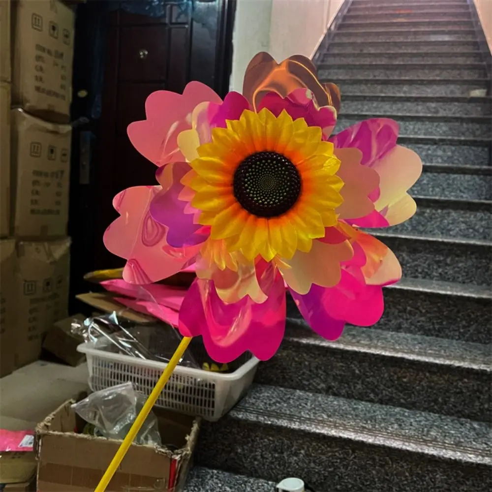 กังหันลมดอกทานตะวันหลากสไตล์ เปลี่ยนสีได้ ขนาด 32 ซม. หมุนได้ ทำจากพีวีซีสองชั้น เลเซอร์ระยิบระยับ