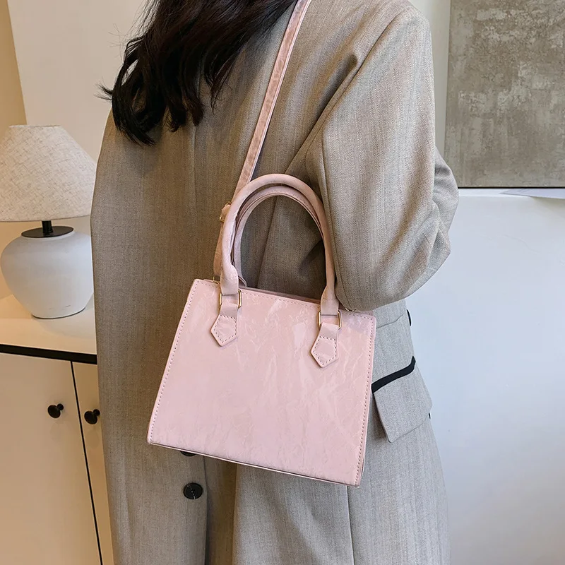 

New 2025 Autumn Commuter Handbag for Women Minimalist Shoulder Handheld Purse Fashionable Handbag Gift