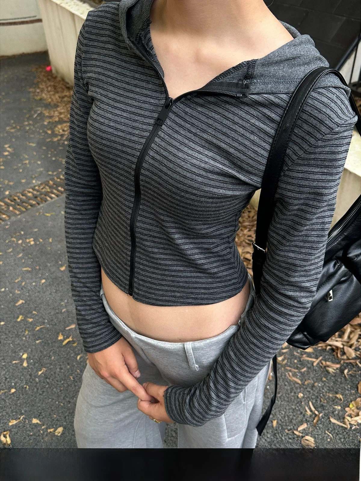 GOGOBURN Grey Hooded Knitted Cardigan Zipper Jacket Women's Unique Slim Fit Short Top Commute Style Autumn 2026 Unique