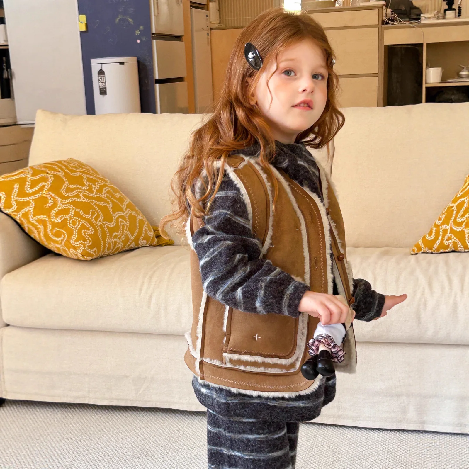 Girls Outerwear 2025 Winter New Korean Version Vest with Integrated Fur and Leather Design Fashionable and Stylish Warm Wear